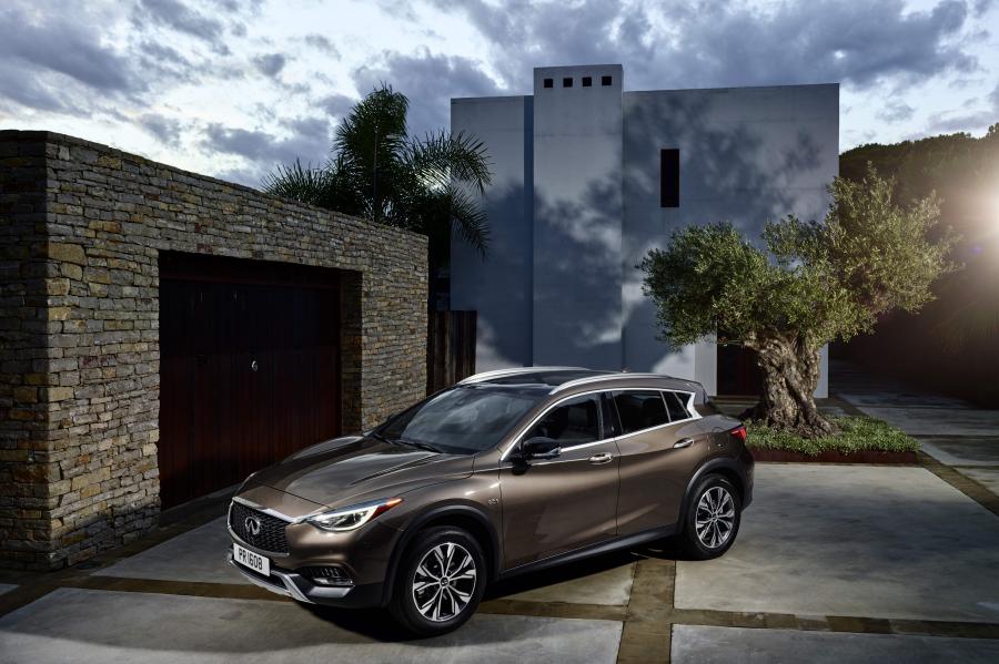  Infiniti QX30 2.0t AWD 2016 года  (фото 18 из 30)